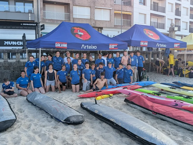 Equipo e material de salvamento na praia